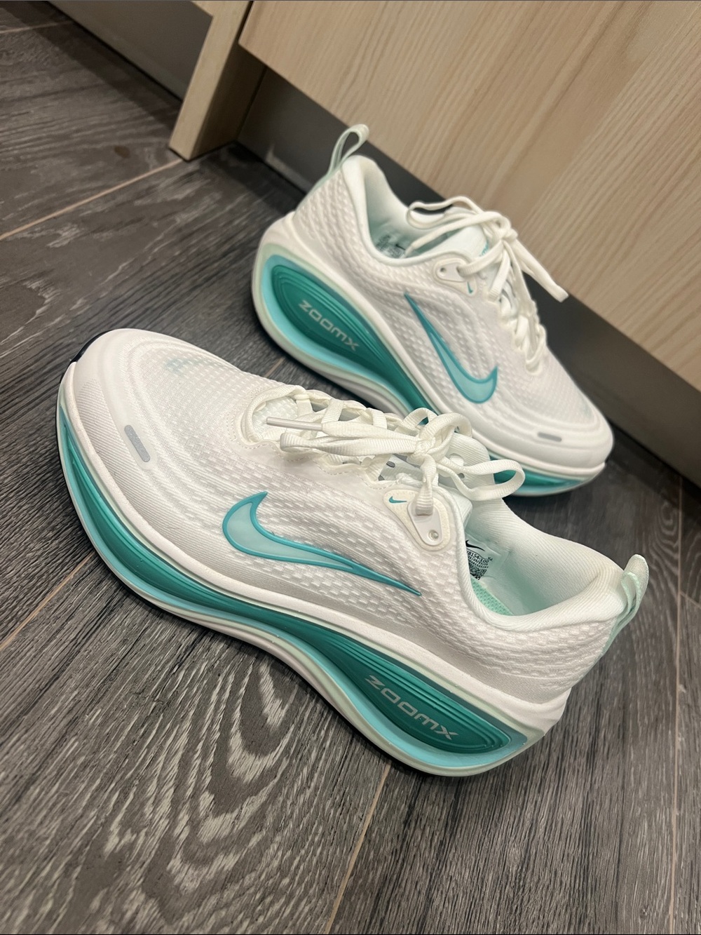 WORN FOR 30 MINS. Nike Vomero Plus Women Running Shoes Size 6.5 / 37.5